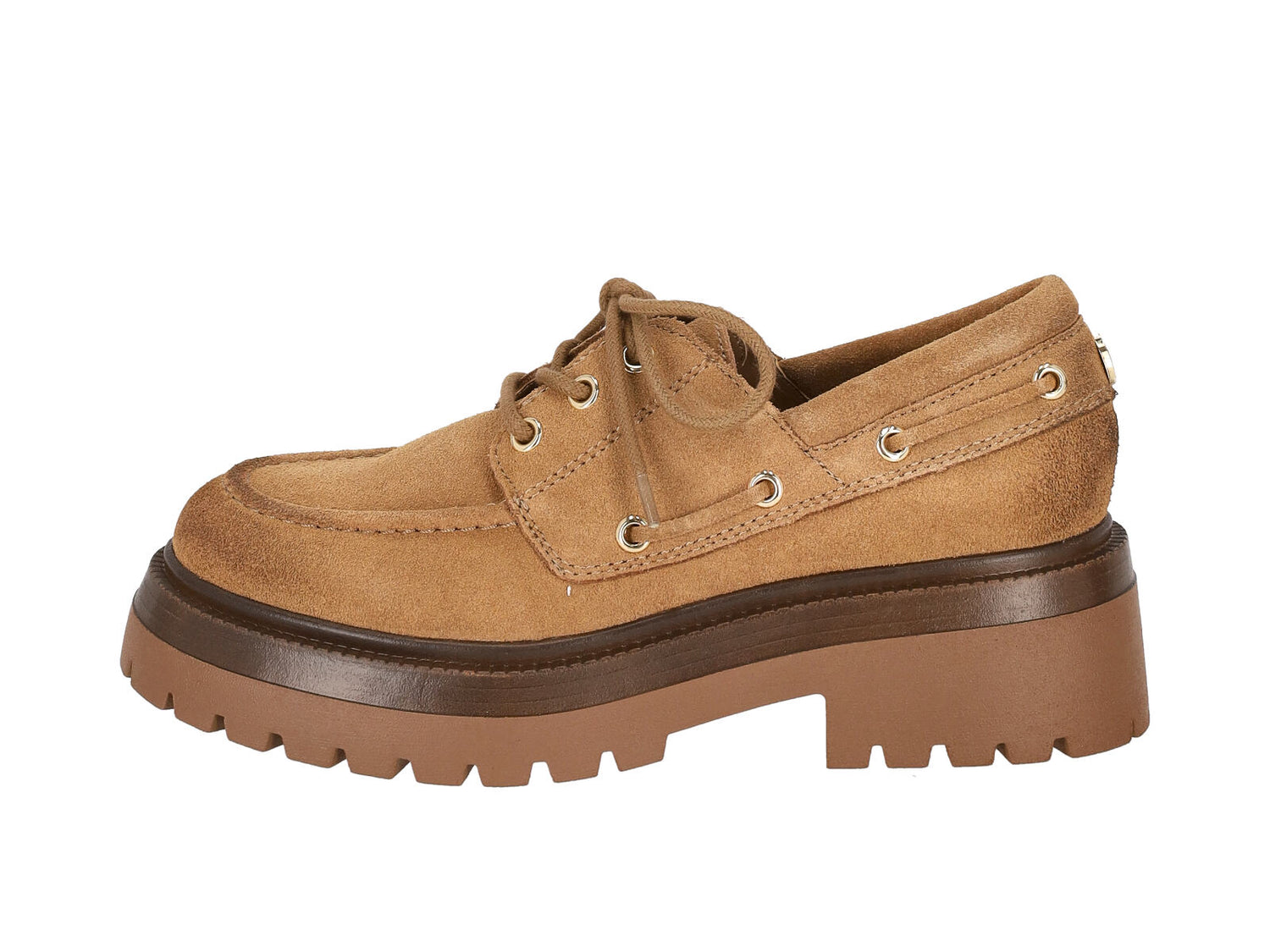 Mocassino con suola alta in gomma scamosciato.