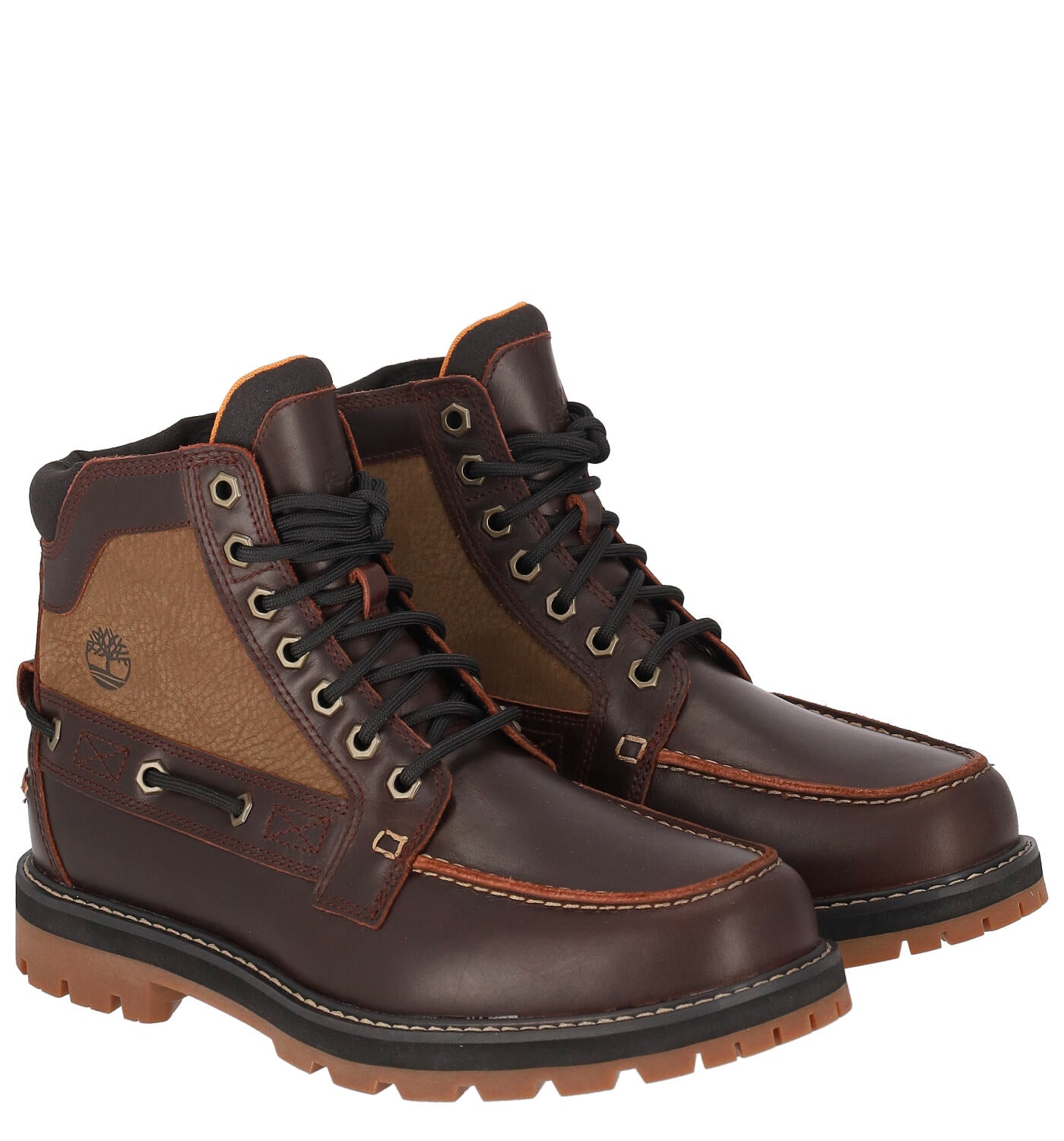 Polacchino barca in pelle e camoscio con lacci , suola in gomma.