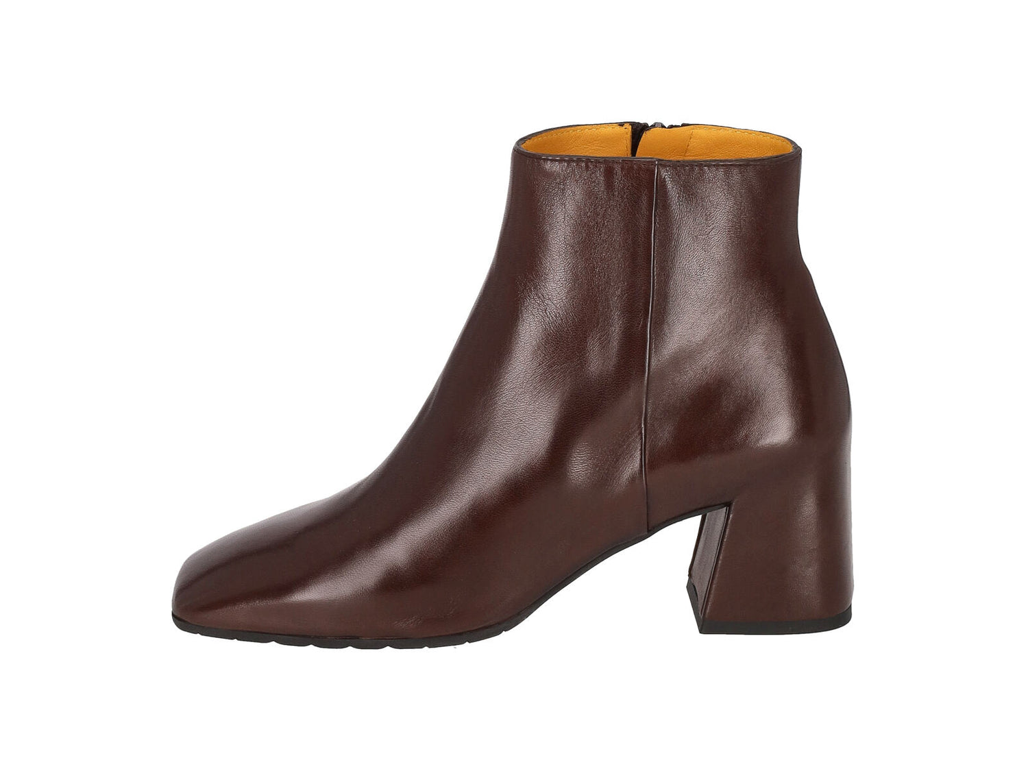 Tronchetto in pelle con tacco altezza 6 cm . Chiusura con zip