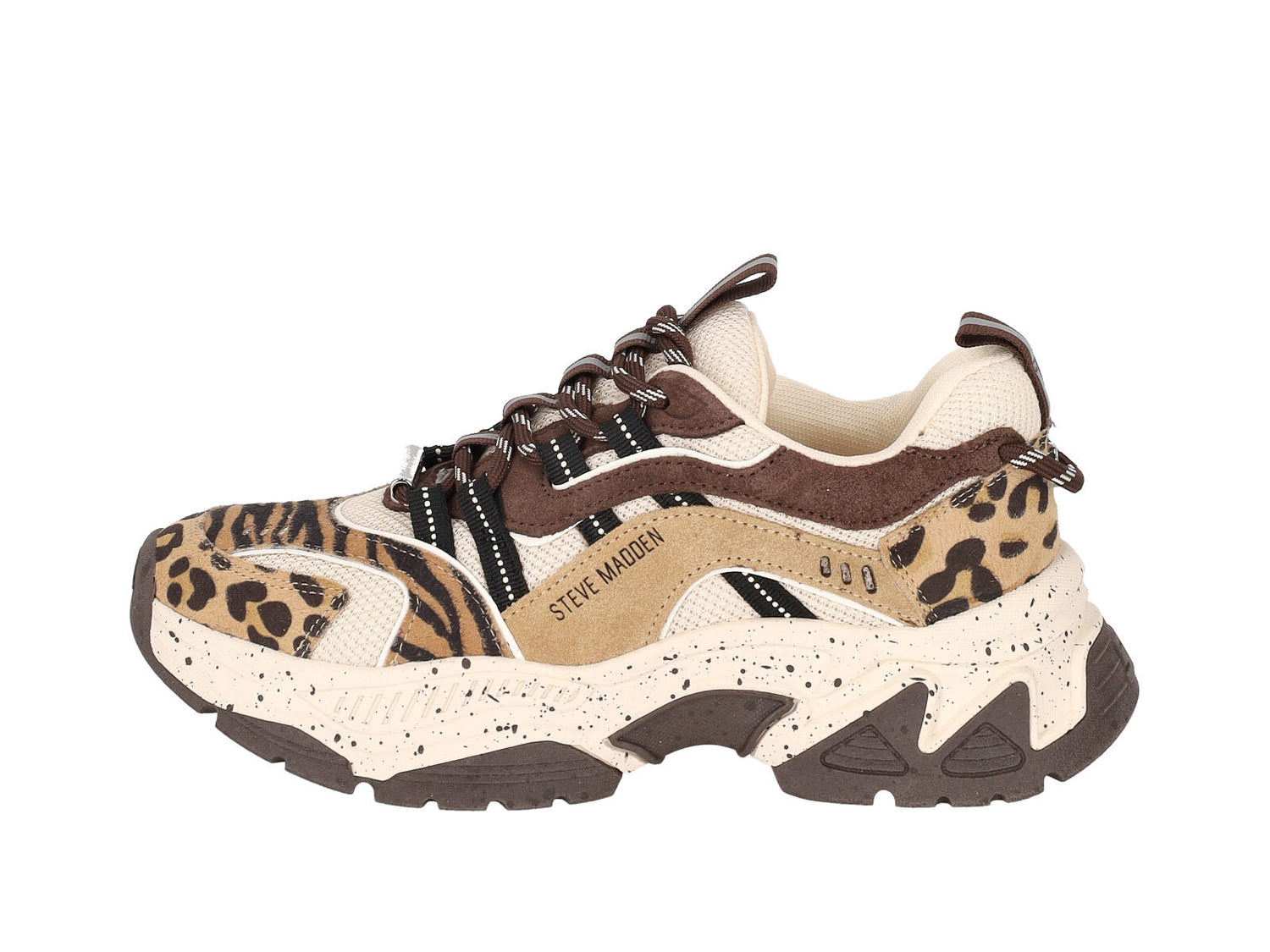 Sneakers in camoscio e tessuto, suola in gomma.