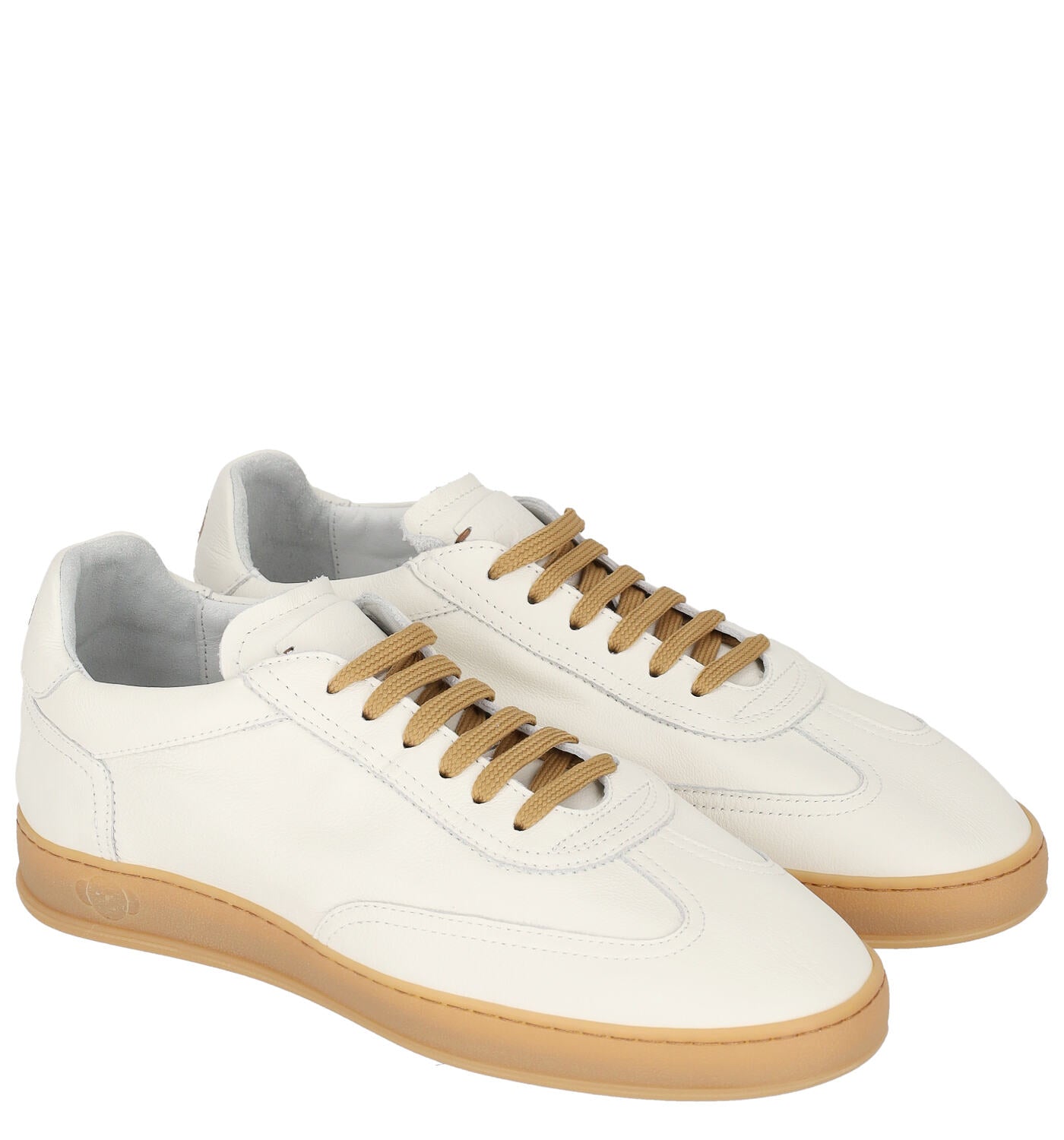 Akira sneakers in pelle con fondo beige
