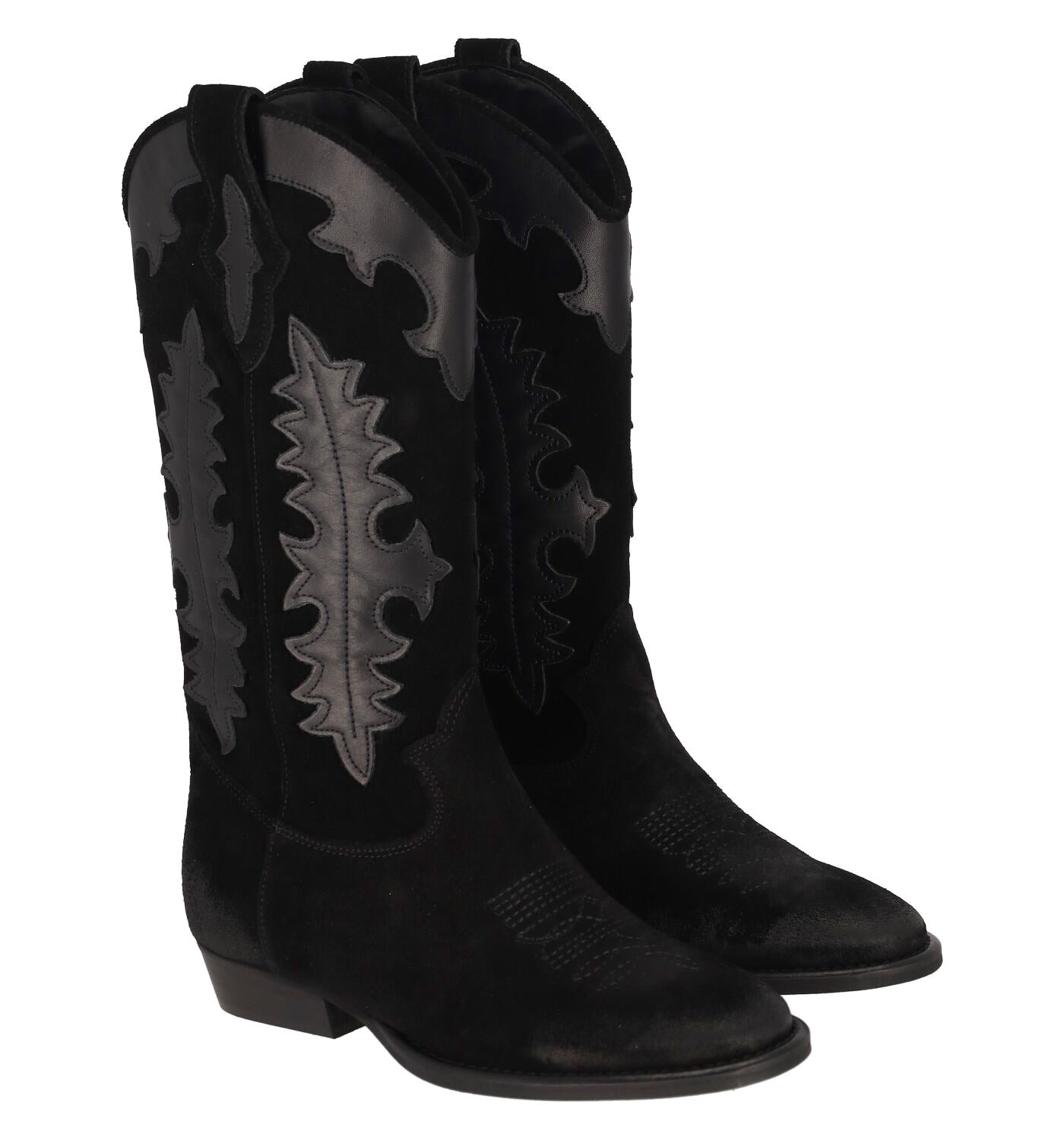 Stivale texano in camoscio e inserti ricami in pelle , tacco altezza 3 cm .