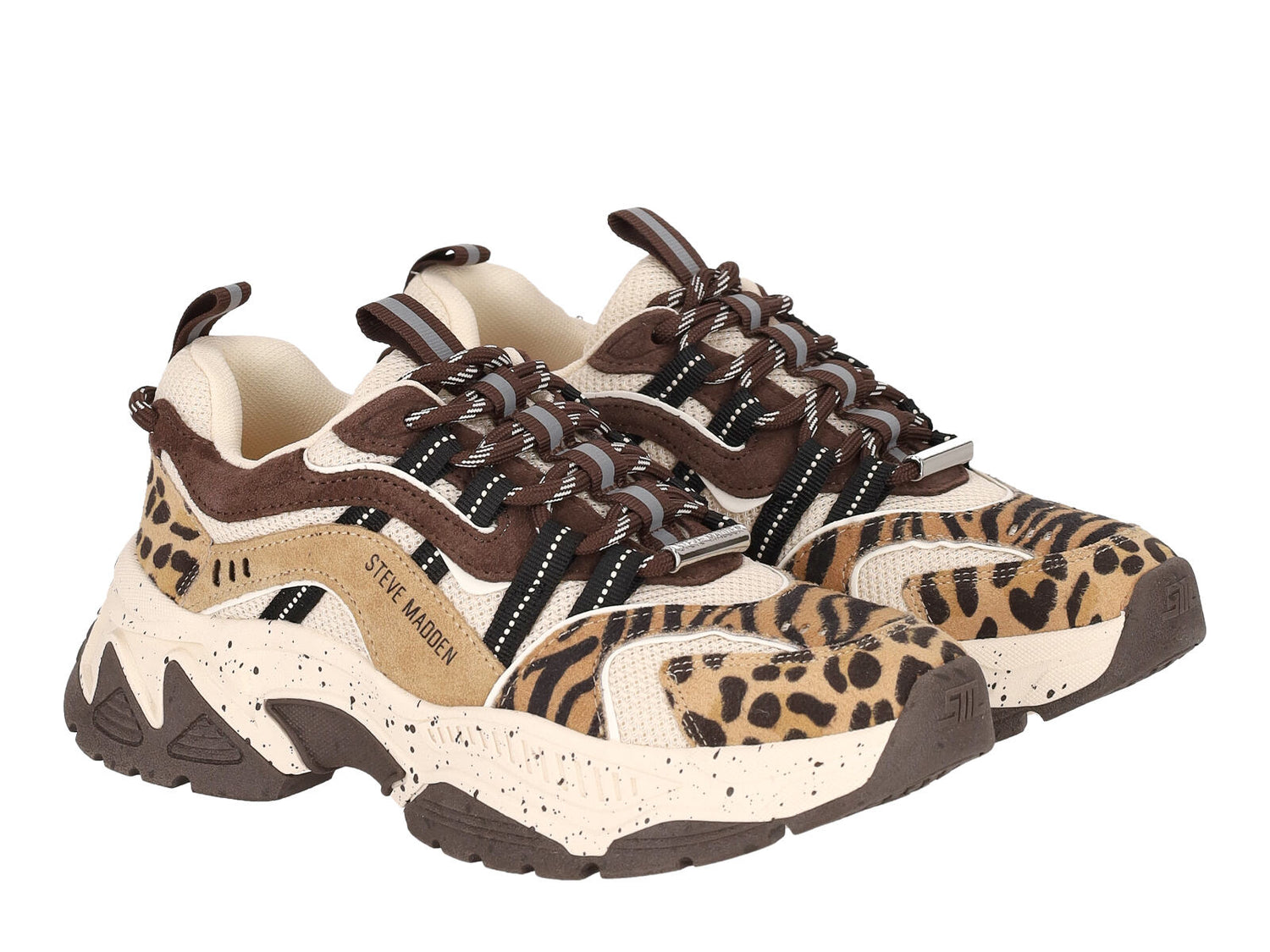 Sneakers in camoscio e tessuto, suola in gomma.