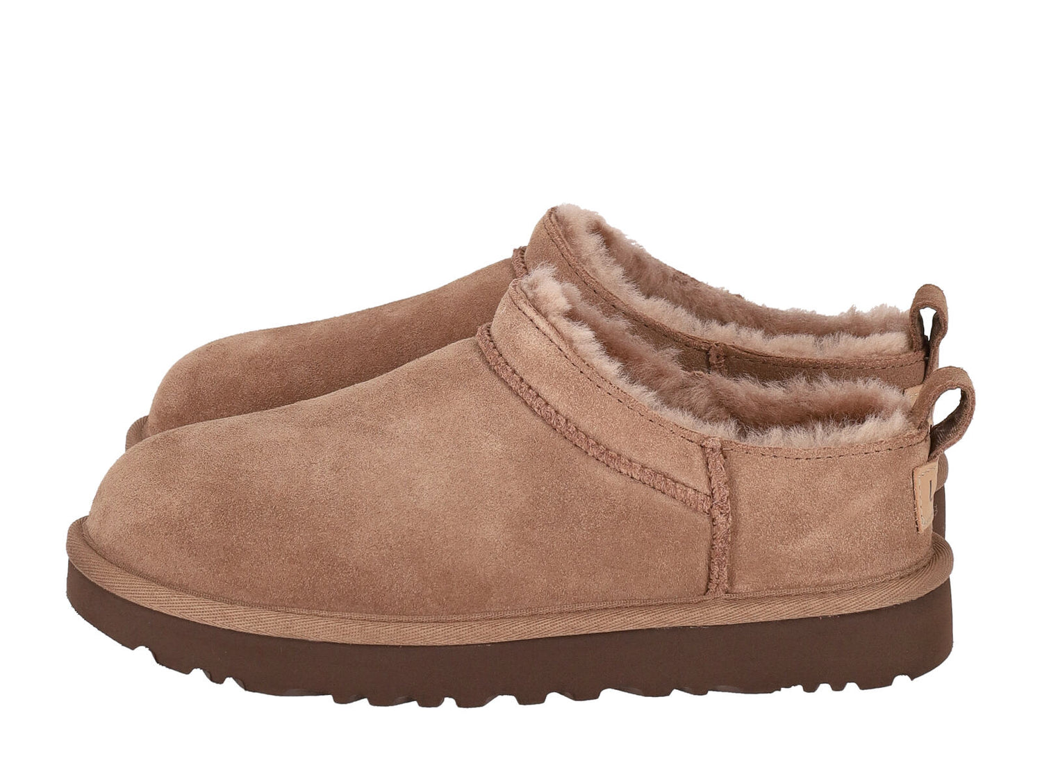 Ugg Classic Micro con taglio vivo in camoscio e suola in gomma