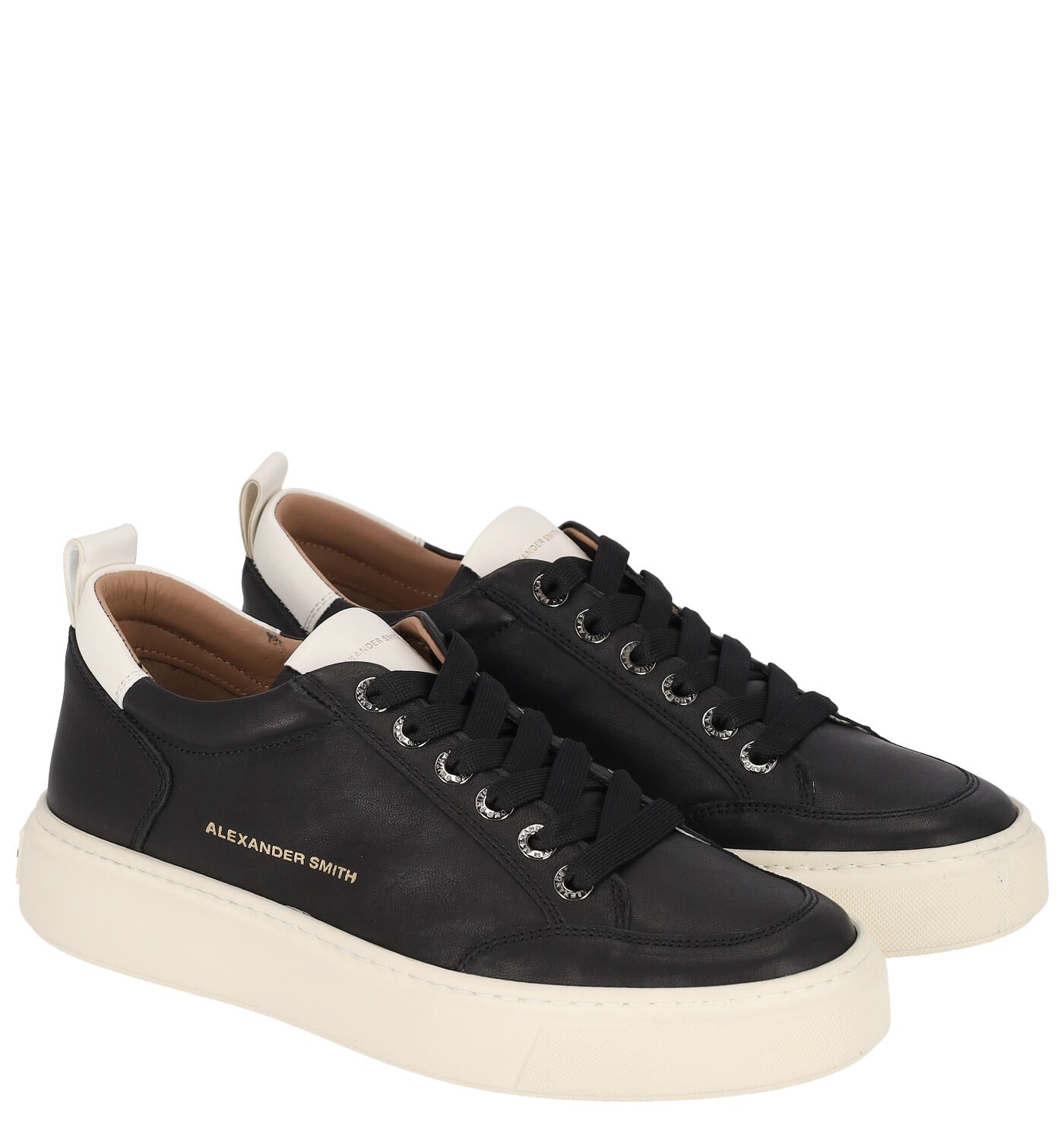 Sneakers nera con fondo in gomma