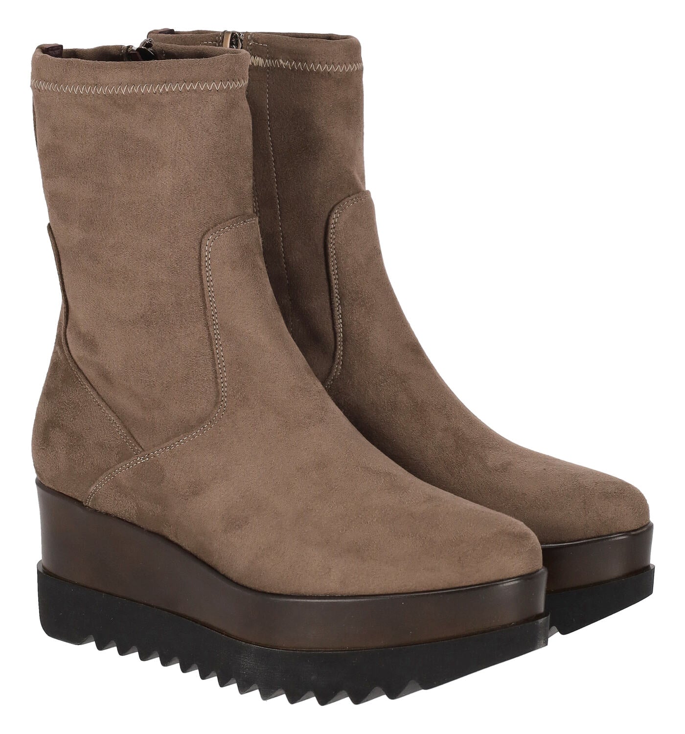 Tronchetto in camoscio con zip a lato zeppa altezza 6 cm .