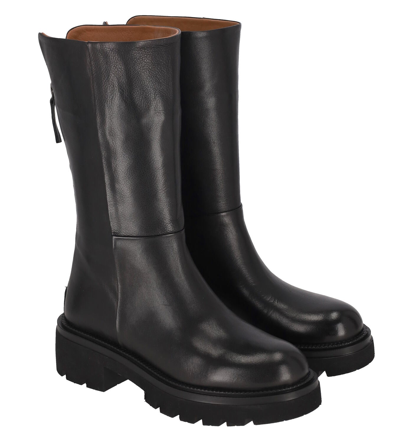 Anfibio in pelle con zip su retro , suola in gomma .