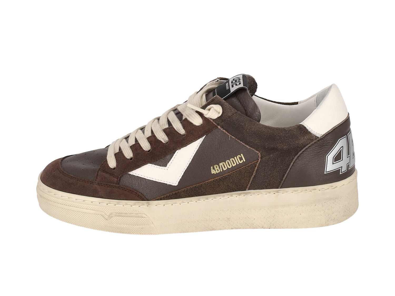 Sneakers in pelle e camoscio con suola in gomma .