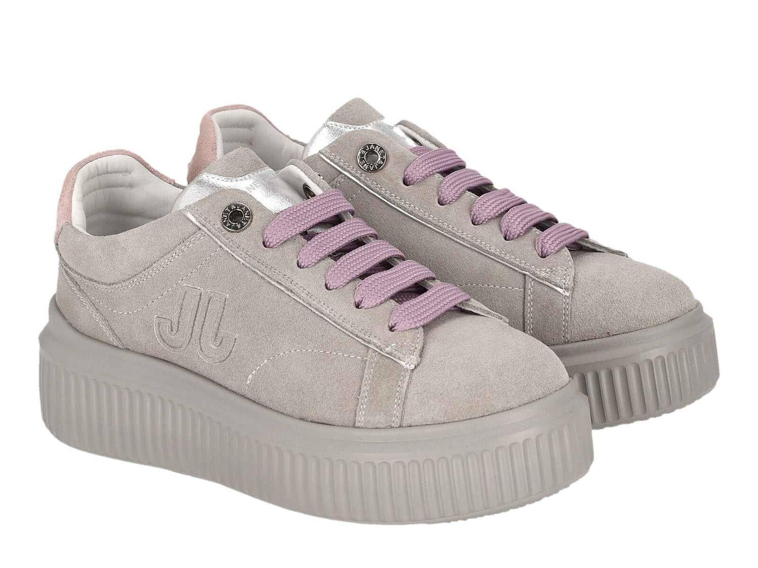 Sneakers in camoscio con riporto cipria , suola in gomma.