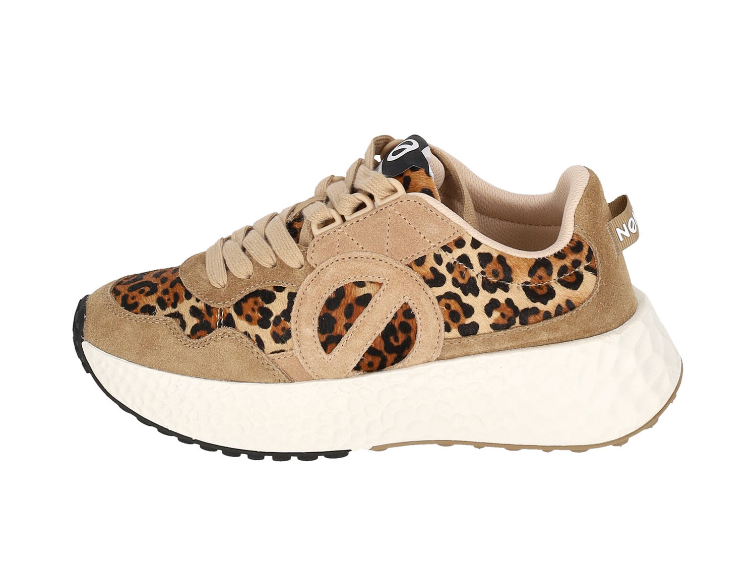 Sneakers in camoscio con riporti leopardati , suola in gomma.