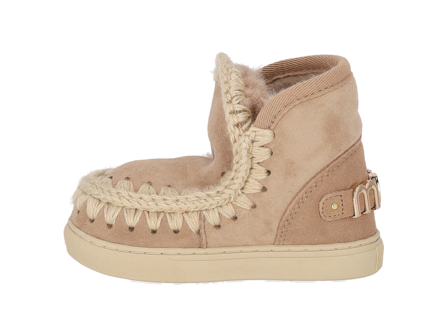 Sneakers in camoscio con big logo metallico , suola in gomma e interno in montone