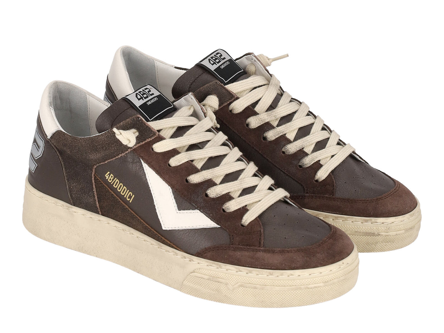 Sneakers in pelle e camoscio con suola in gomma .