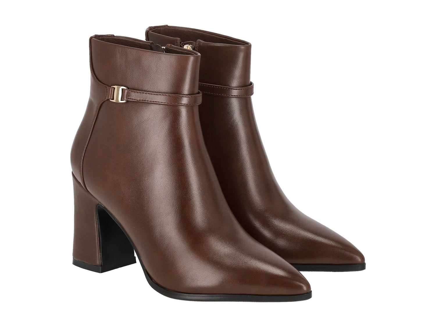 Tronchetto in ecopelle con cinturino alla caviglia , tacco altezza 8 cm . Chiusura con zip.