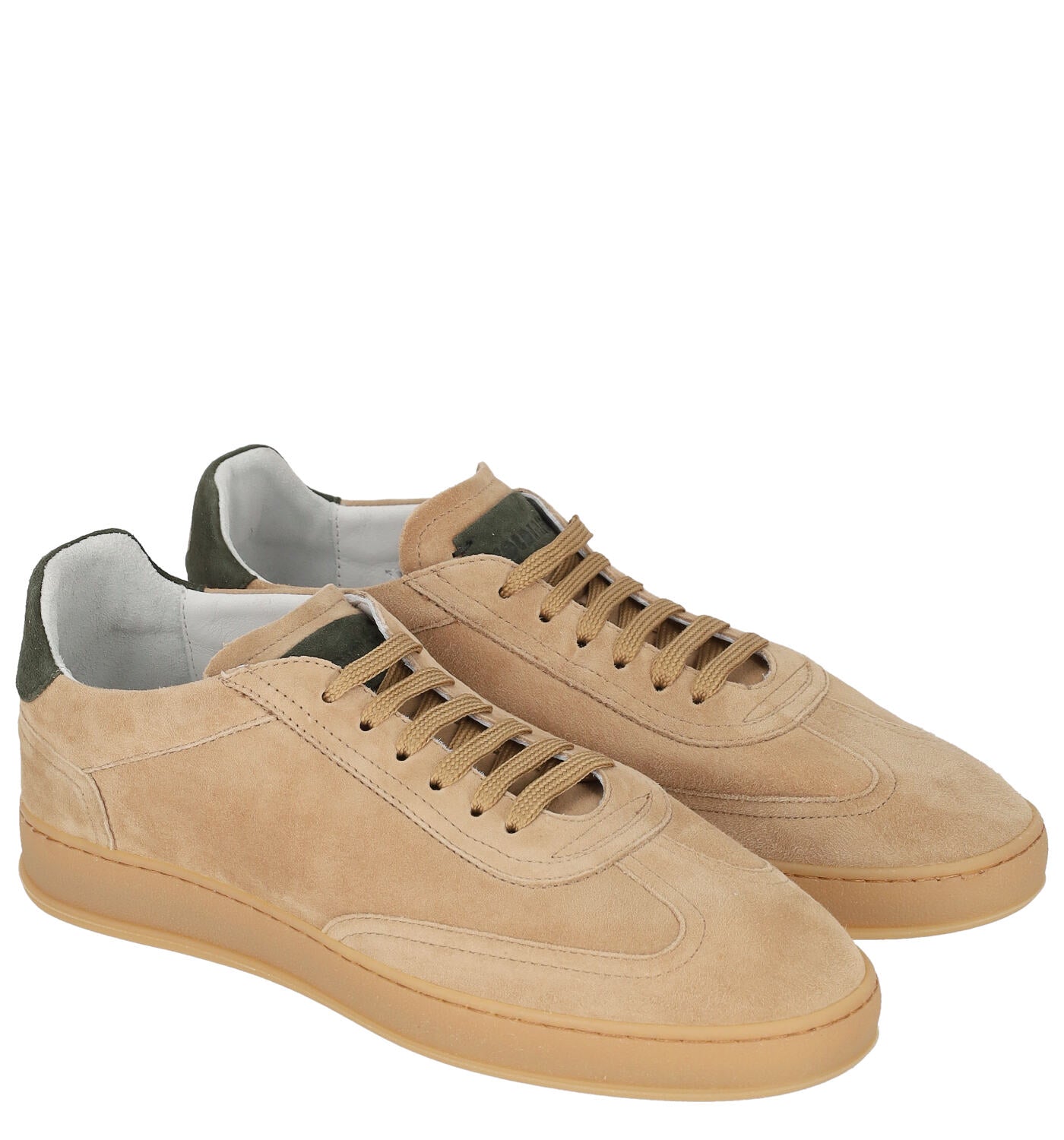 Akira sneakers in camoscio con riporto verde e fondo beige