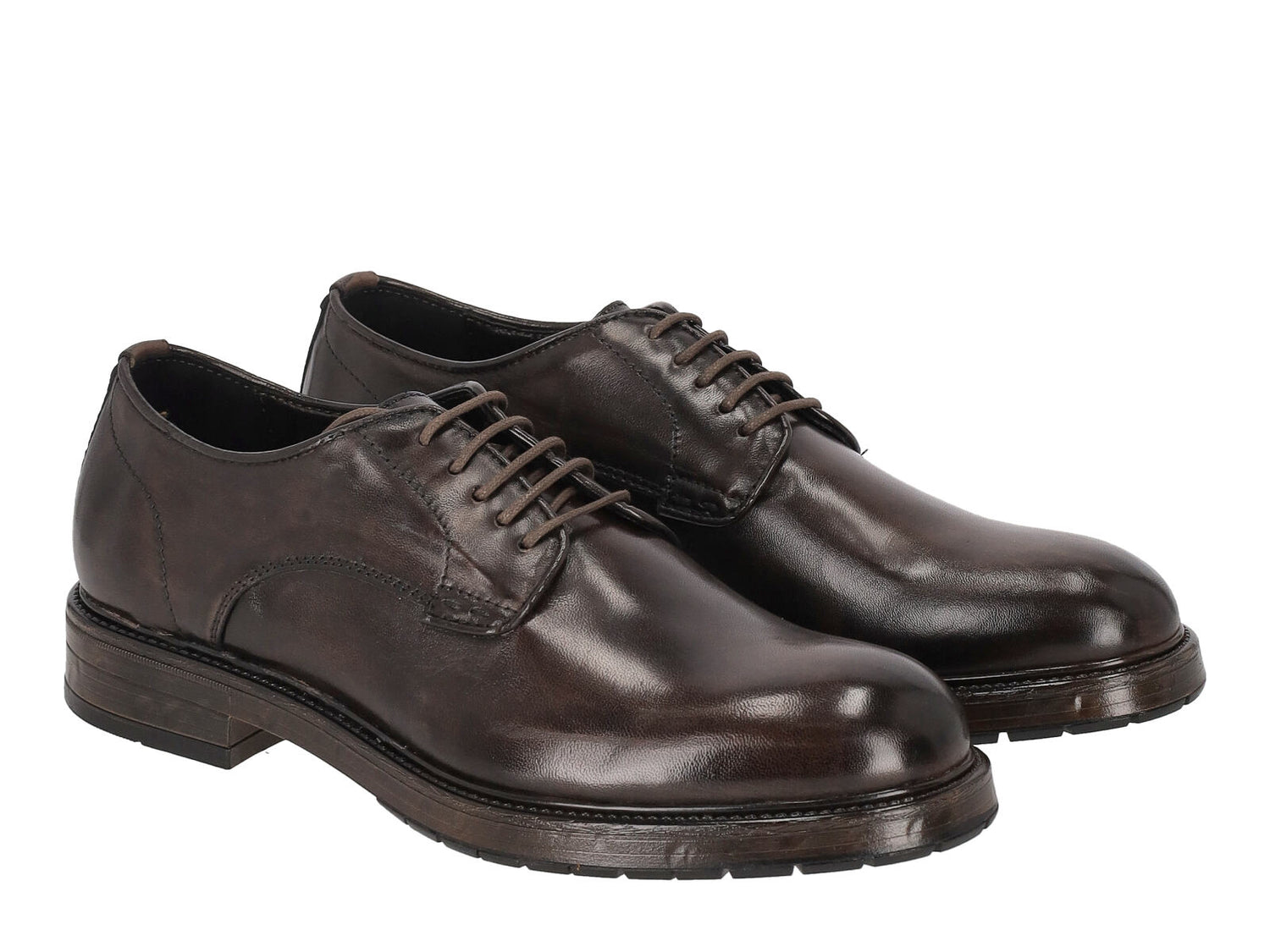 Derby in pelle con suola in gomma .