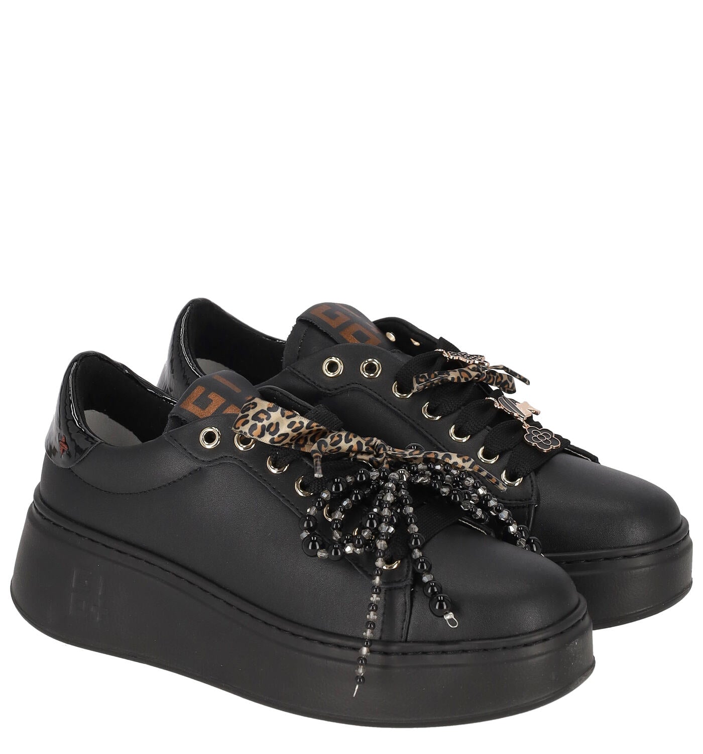 Sneakers nera platform con accessori