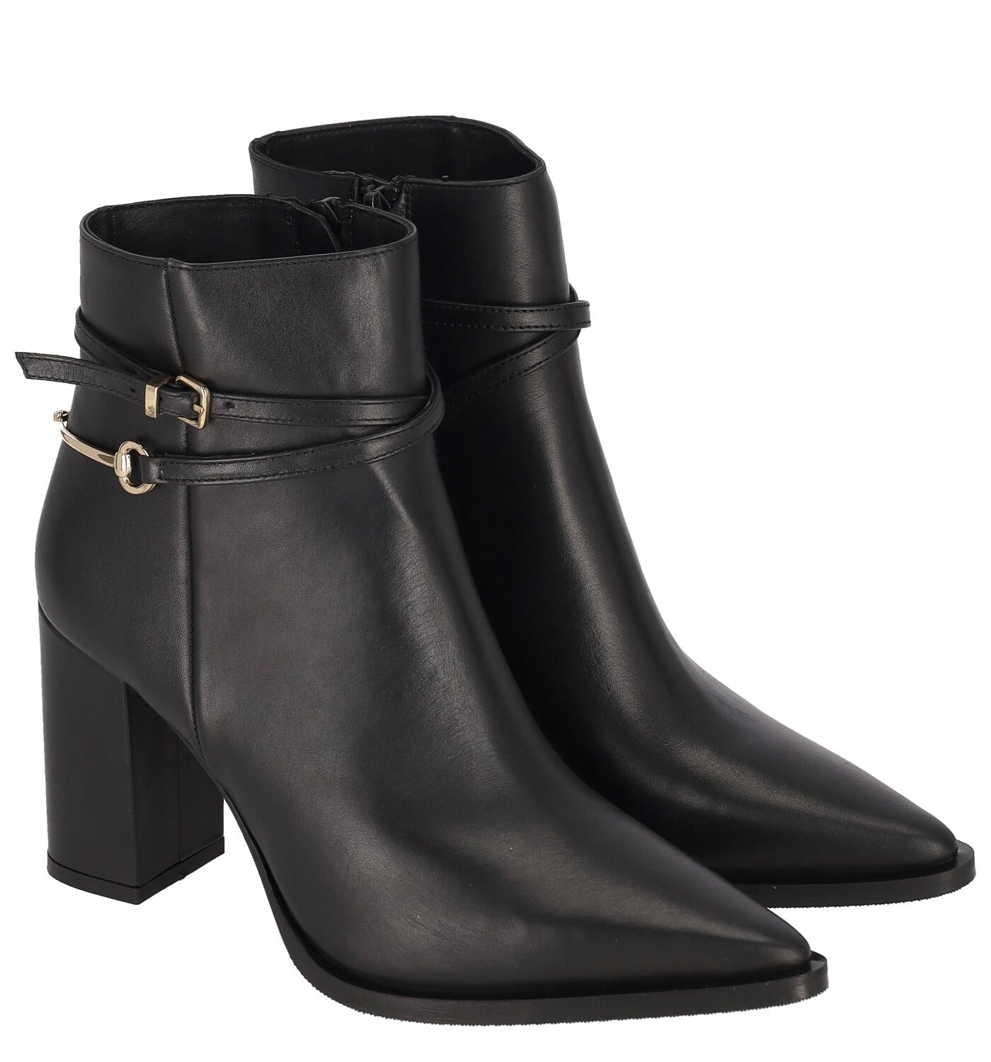 Tronchetto in pelle con cavigliera, chiusura con zip e tacco altezza 9 cm .