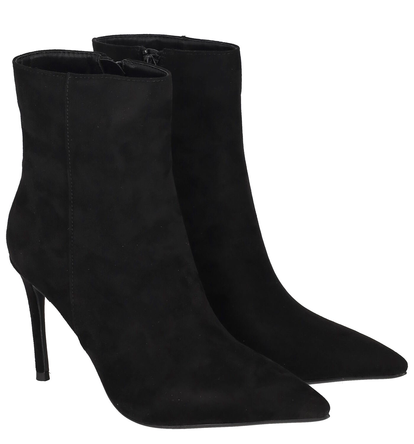 Tronchetto in camoscio con zip a lato , tacco sottile altezza 9 cm.