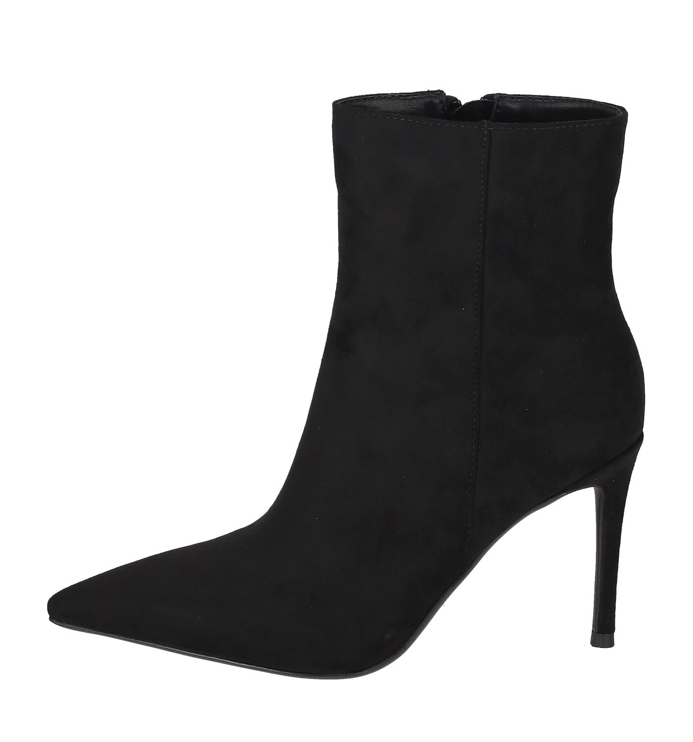 Tronchetto in camoscio con zip a lato , tacco sottile altezza 9 cm.