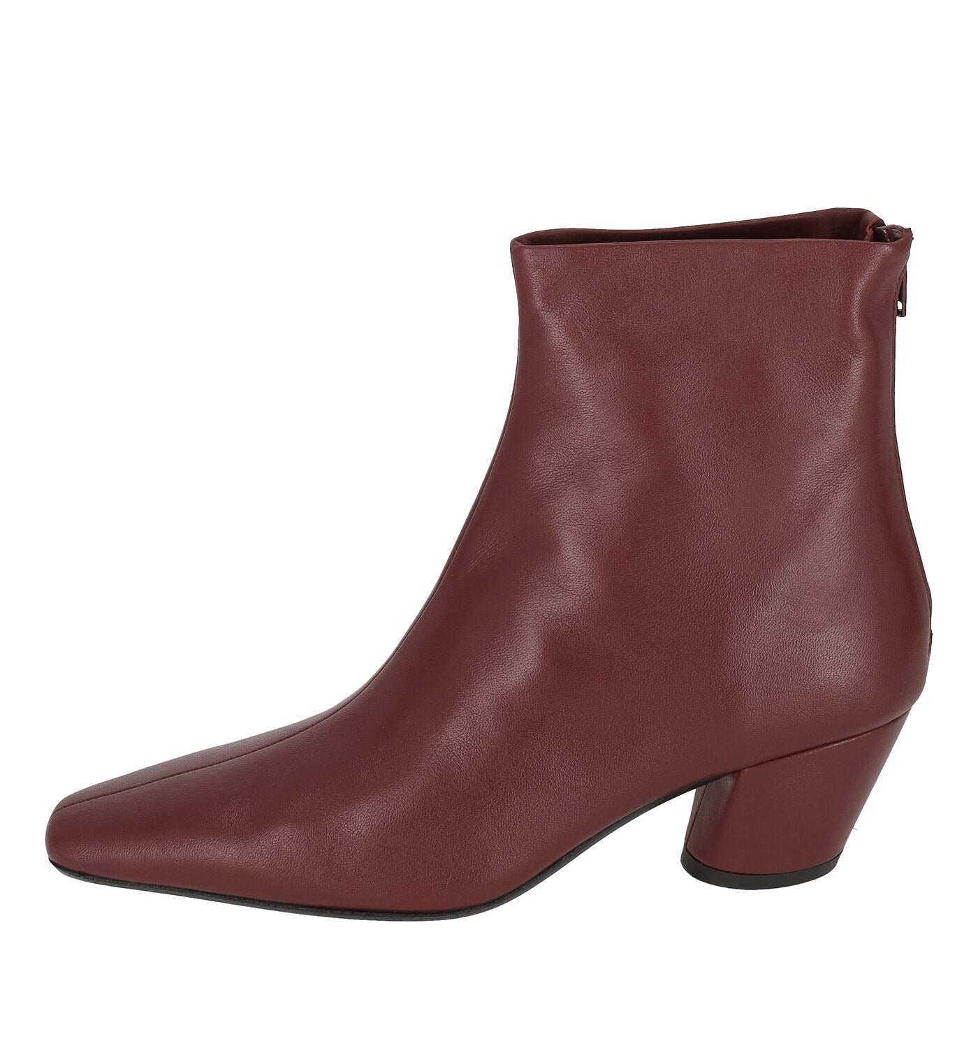 Tronchetto in pelle con chiusua zip , tacco alezza 5 cm .