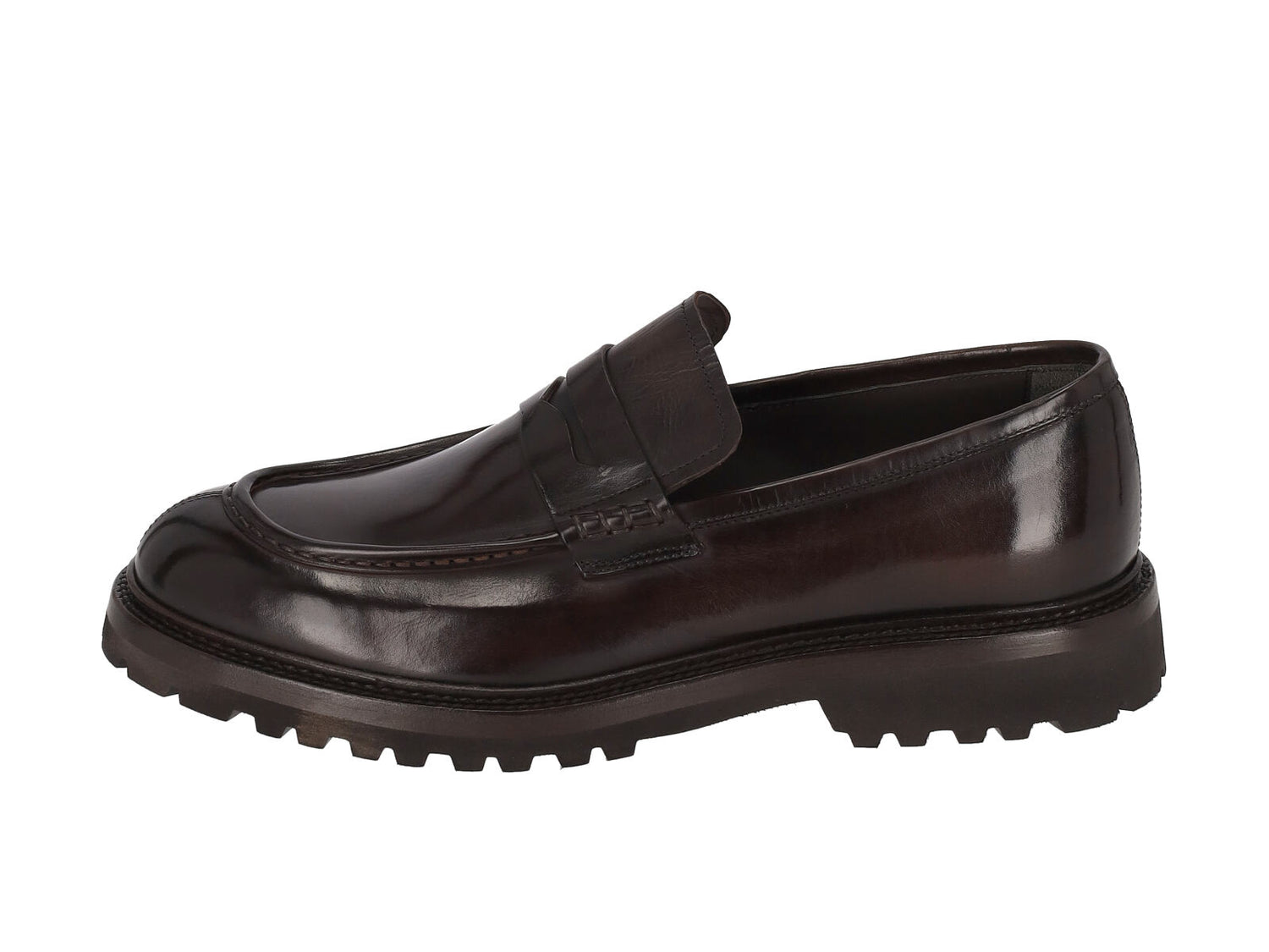 Mocassino in pelle con fondo roccia in gomma.