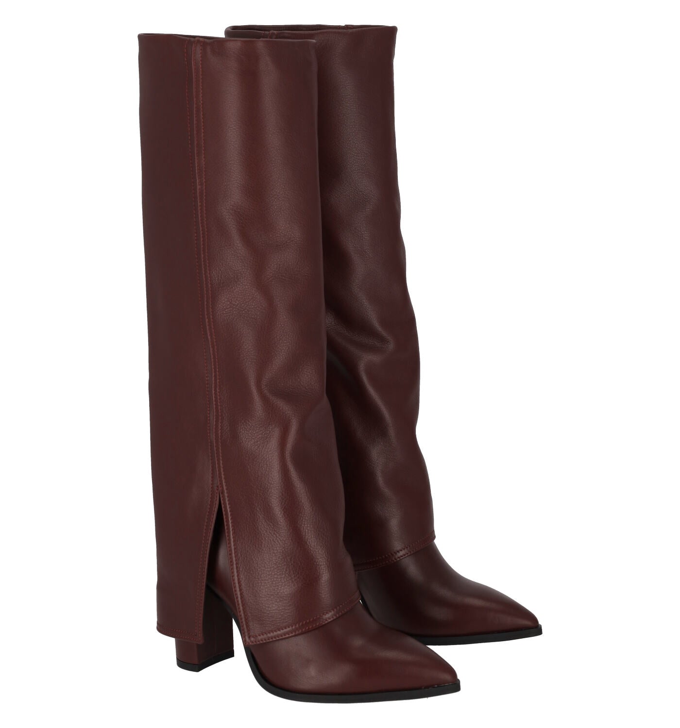 Stivale con risvolto in pelle con tacco largo altezza 9cm.