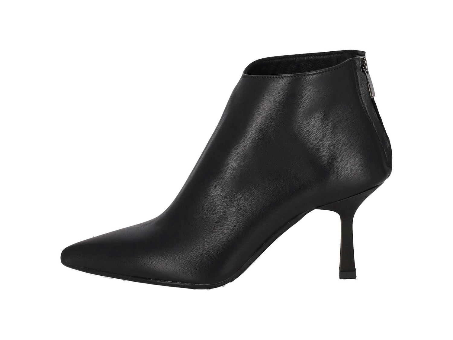 Tronchetto in pelle con zip a lato , altezza tacco 7 cm .