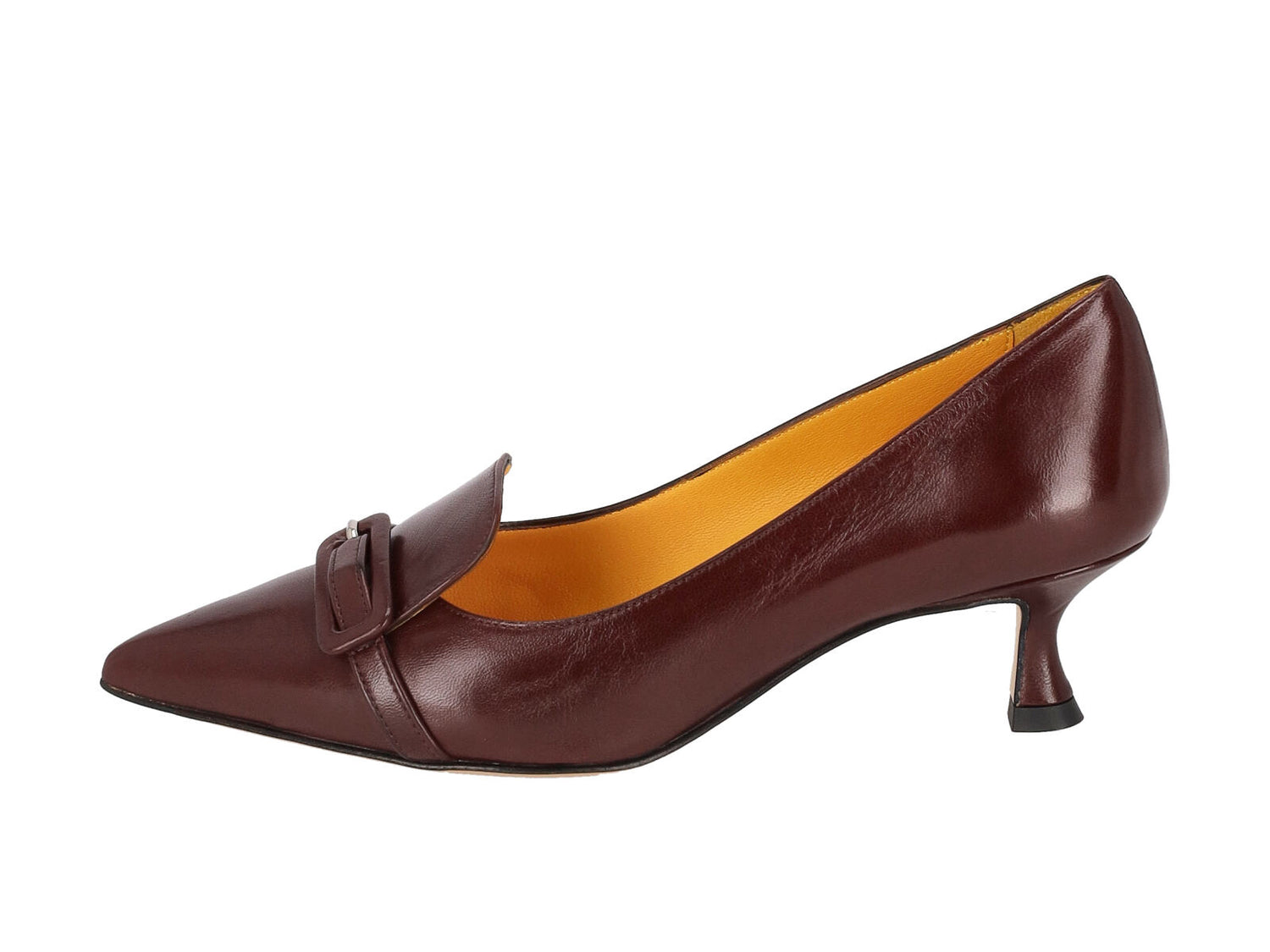 Decolleté in pelle con fibbia , tacco altezza 4 cm.