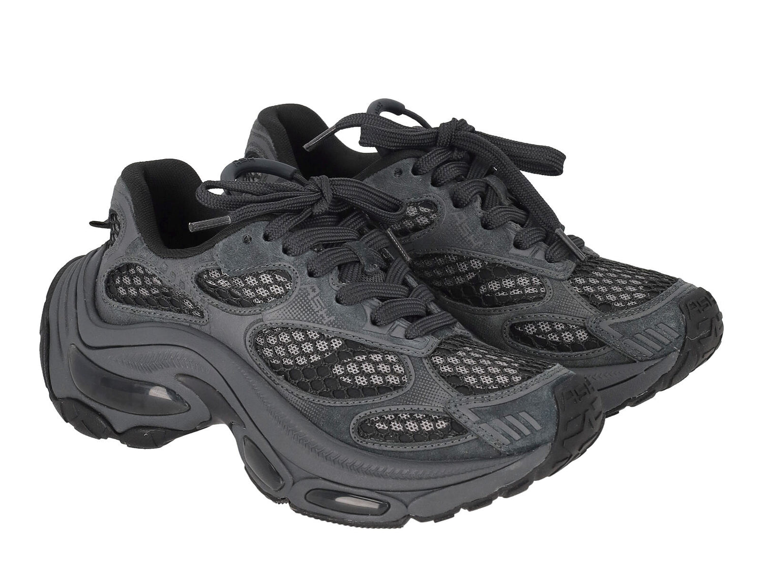 Sneakers con suola grossa , rete e camoscio .