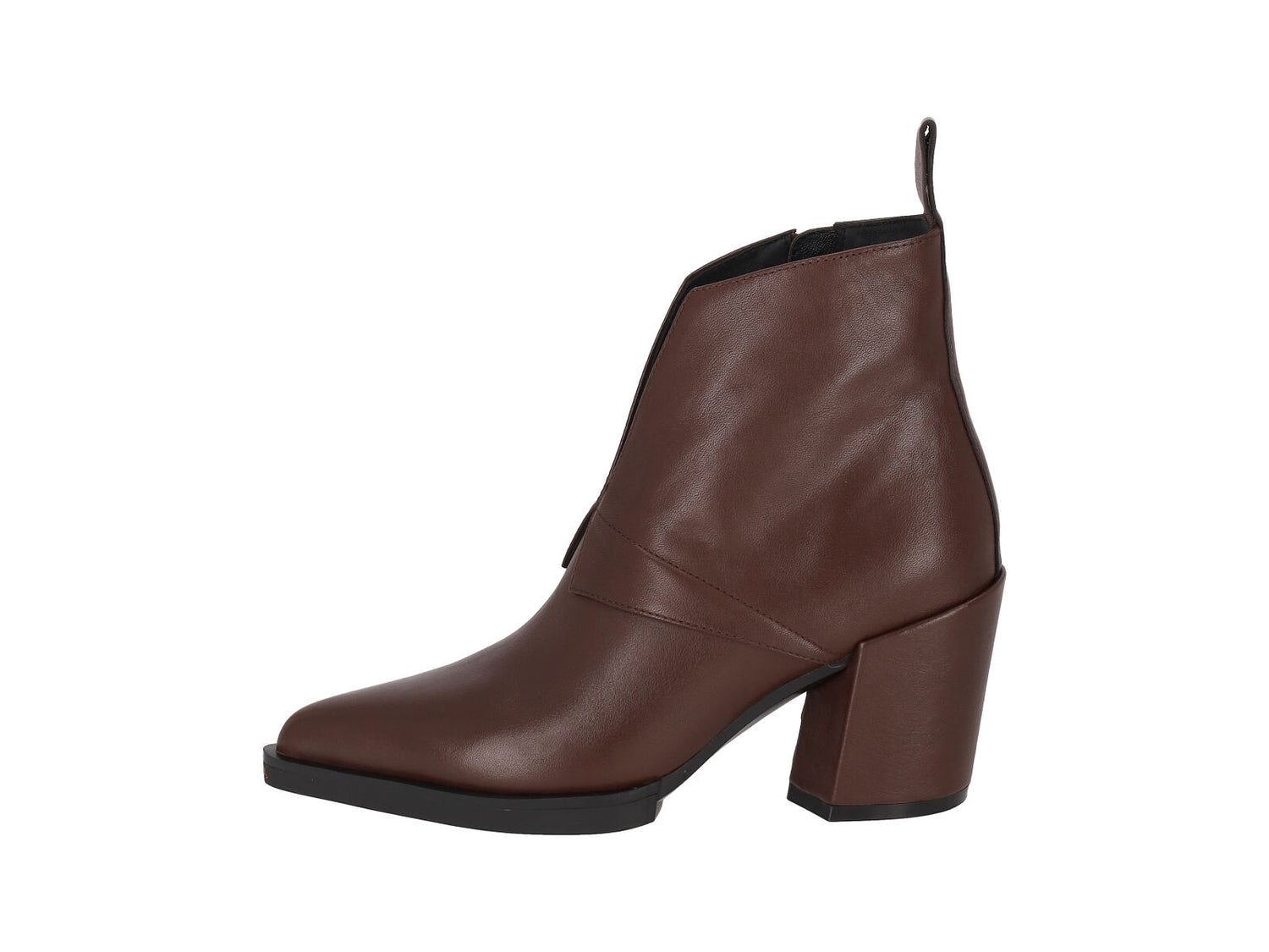 Tronchetto texano in pelle con scollo asimmetrico e zip a lato , tacco altezza 8cm.