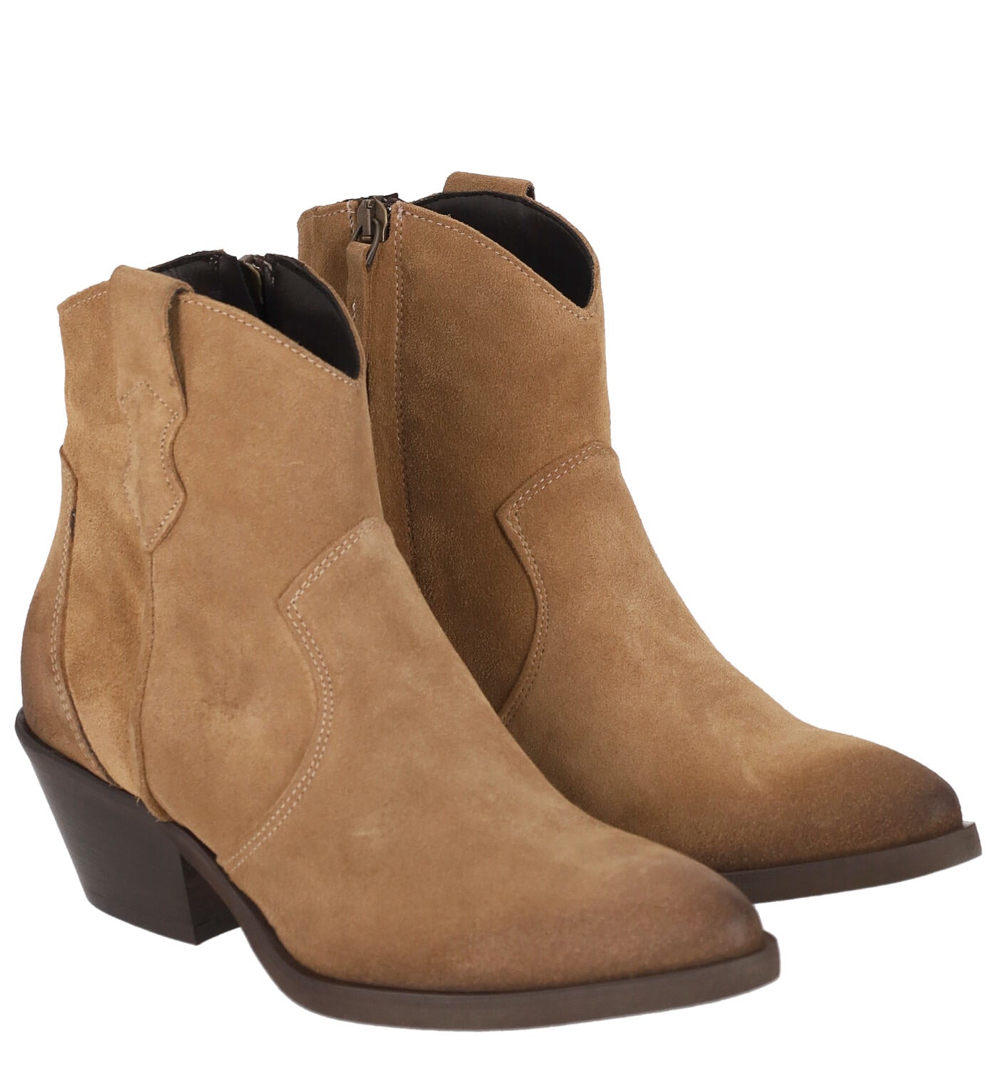 Tronchetto texano in camoscio chiusura a lato con zip, tacco altezza 5 cm .