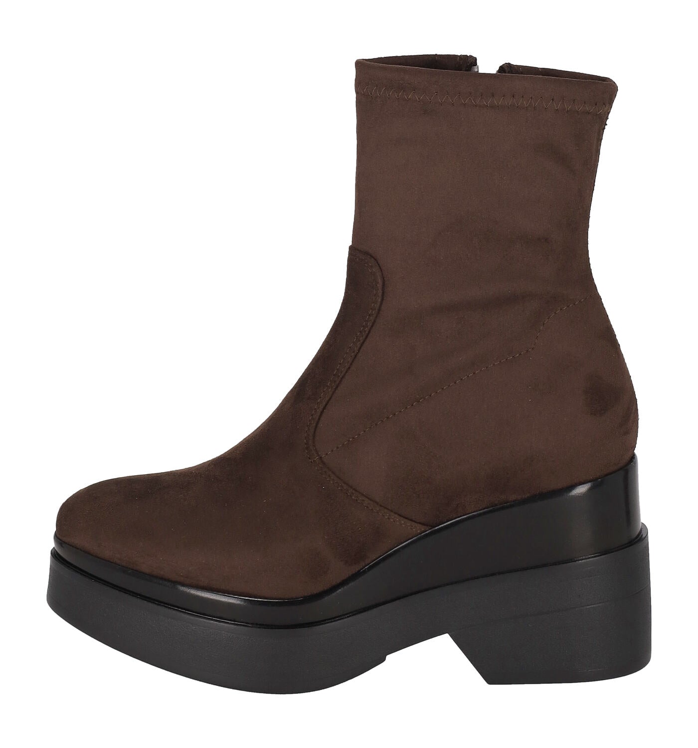 Tronchetto in camoscio con chiusura zip , zeppa altezza 8 cm.