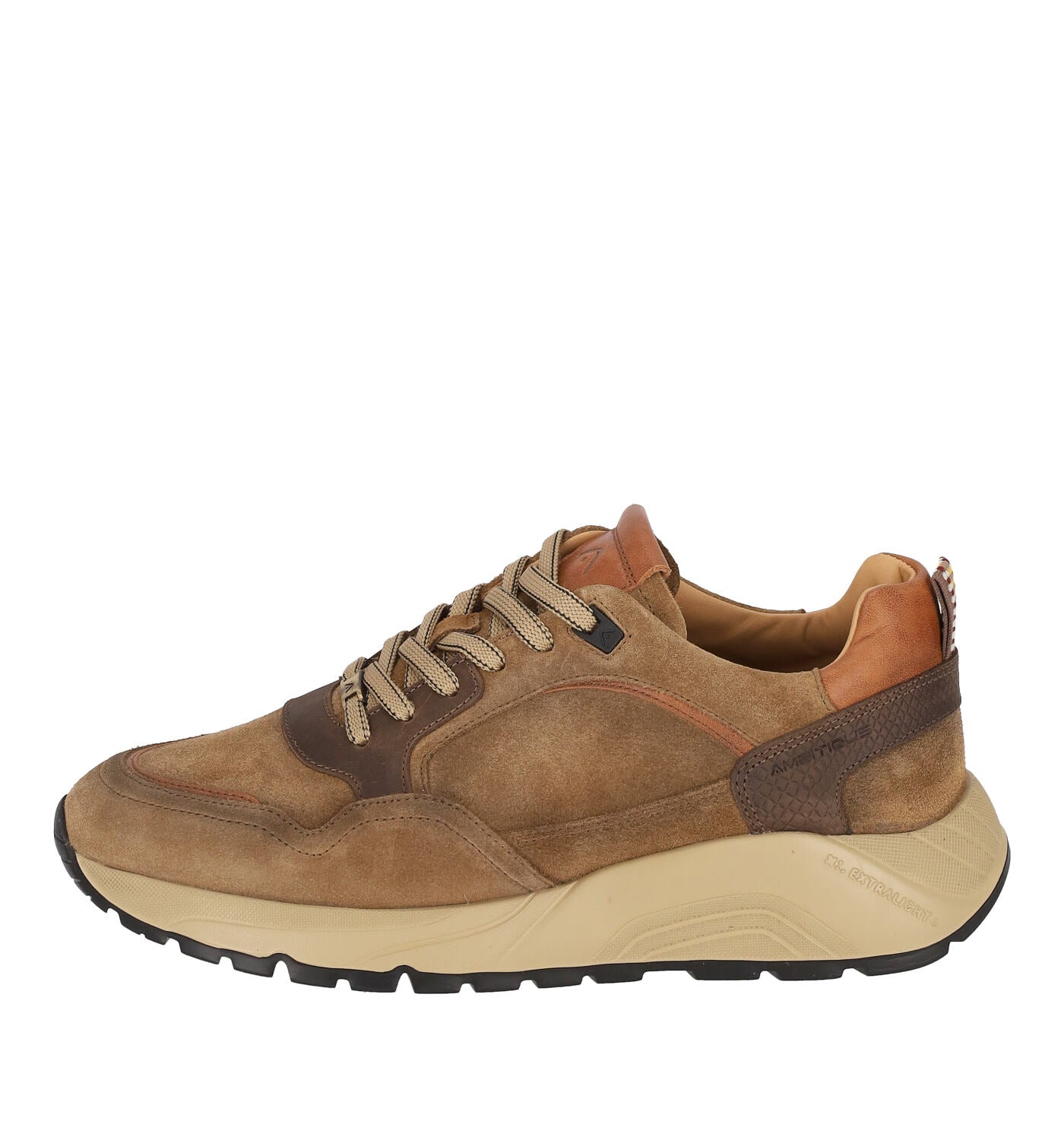 Sneakers in camoscio con fondo extralight