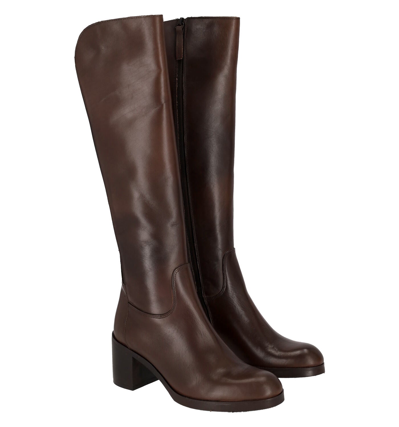 Stivale in pelle con elastico , tacco altezza 7 cm .